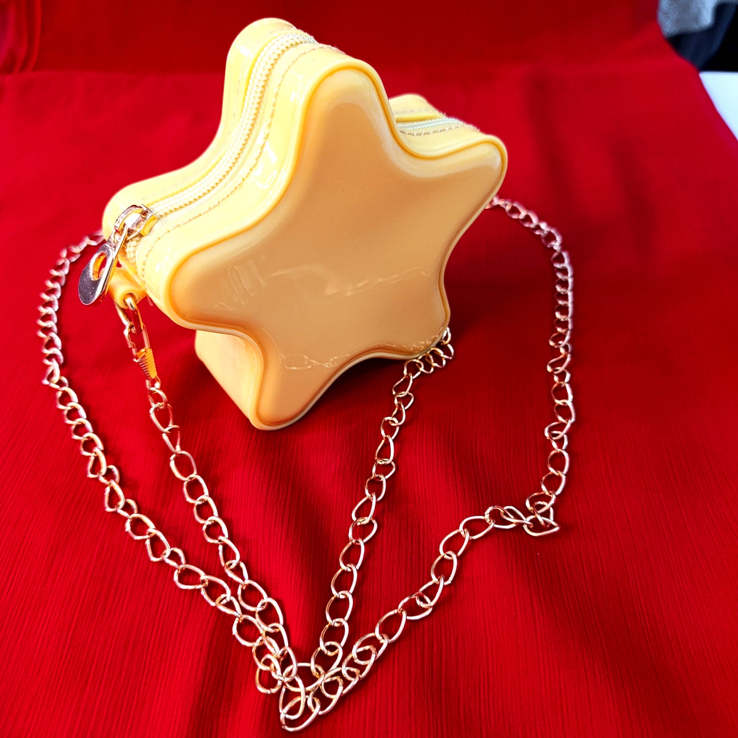 Kids' Star-Shaped Crossbody Bag – Yellow with Golden Chain Strap